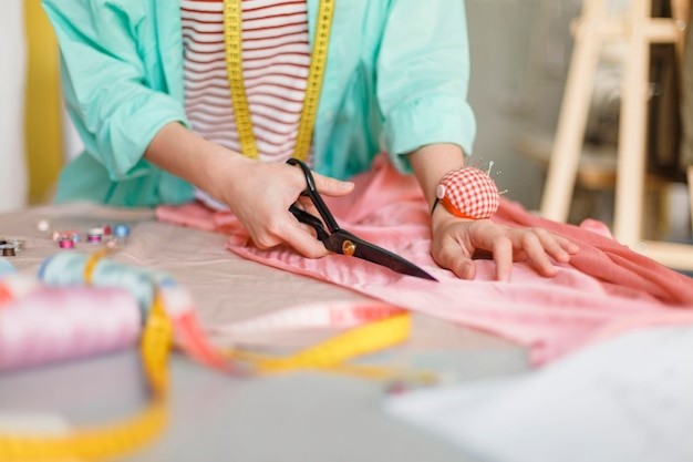 Registro de la propiedad intelectual en el diseño de ropa: Protege tu estilo en la moda y la confección